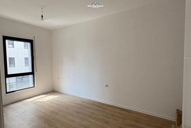 Tirane, jepet me qera dyqan Kati 1, 104 m² 700 € (Rruga Xhanfize Keko)