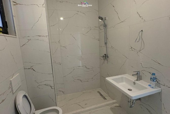 Tirane, jepet me qera dyqan Kati 1, 104 m² 700 € (Rruga Xhanfize Keko)