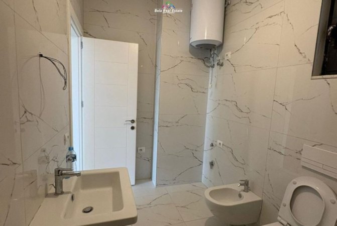Tirane, jepet me qera dyqan Kati 1, 104 m² 700 € (Rruga Xhanfize Keko)