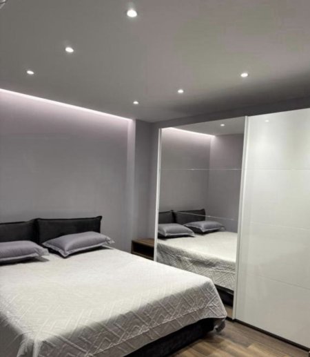 Tirane, jepet me qera apartament 1+1+Ballkon Kati 1, 60 m² 700 € (STACIONI TRENIT)