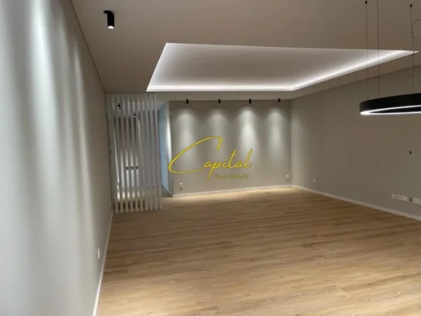 Tirane, jepet me qera zyre Kati 5, 50 m² 500 € (BLV GJERGJ FISHTA)