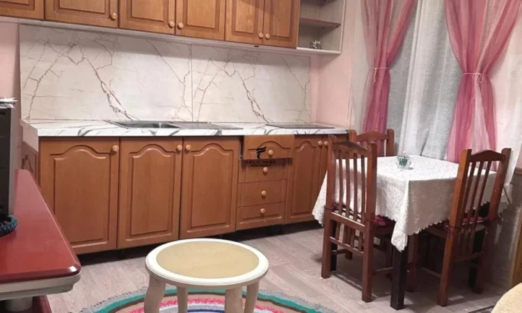 Tirane, jepet me qera apartament 1+1 Kati 1, 55 m² 400 € (MYSLYM SHYRI)