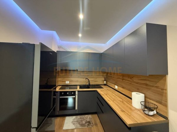 Tirane, jepet me qera apartament 2+1 Kati 5, 80 m² 800 € (Rruga e Dibres)