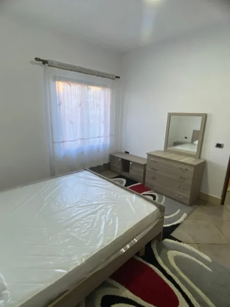 Tirane, jepet me qera apartament 1+1 Kati 1, 70 m² 350 € (selite)