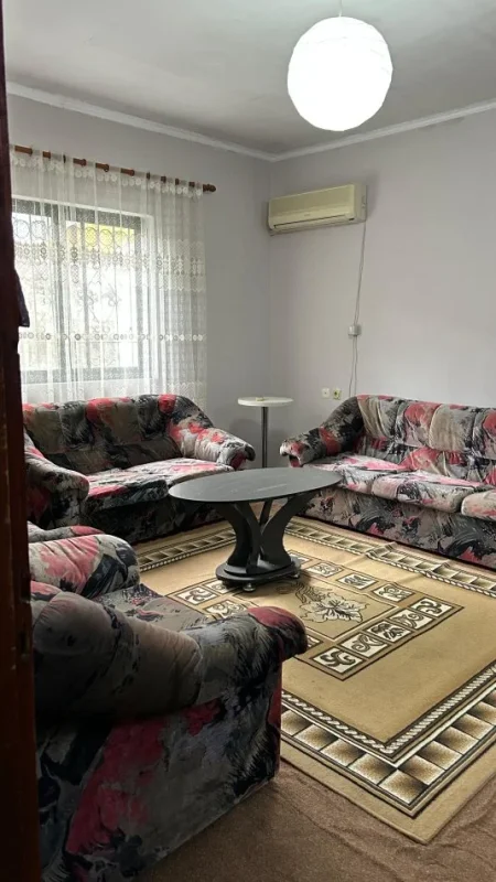 Tirane, jepet me qera Vile 2+1 Kati 1, 500 € 