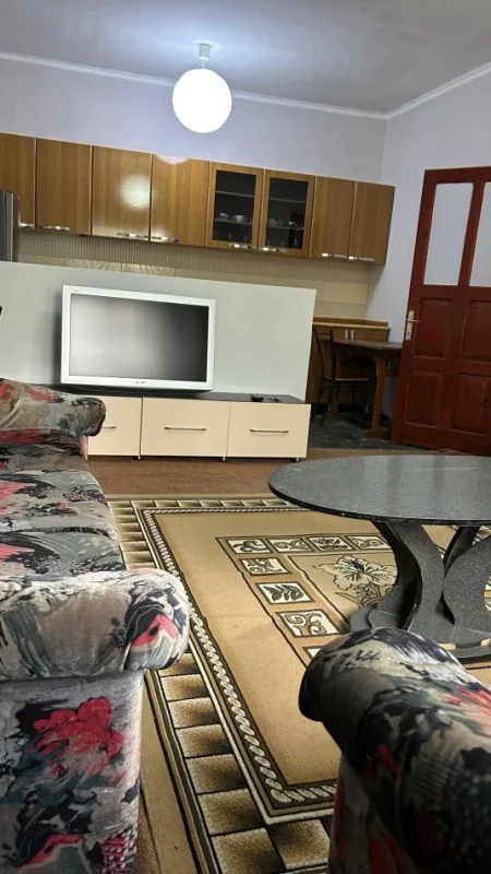 Tirane, jepet me qera Vile 2+1 Kati 1, 500 € 