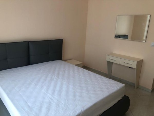 Tirane, jepet me qera apartament 2+1 Kati 6, 700 € (bulevardi bajram curri)