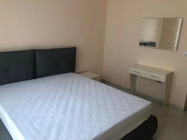 Tirane, jepet me qera apartament 2+1 Kati 6, 700 € (bulevardi bajram curri)