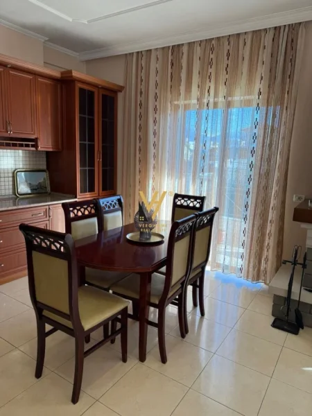 Tirane, jepet me qera Vile 2 Katshe Kati 1, 505 m² 925 € (LAPRAKE)