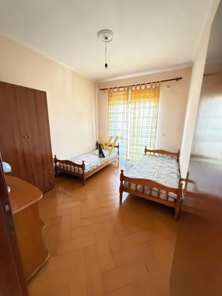 Tirane, jepet me qera Vile 2 Katshe Kati 1, 505 m² 925 € (LAPRAKE)