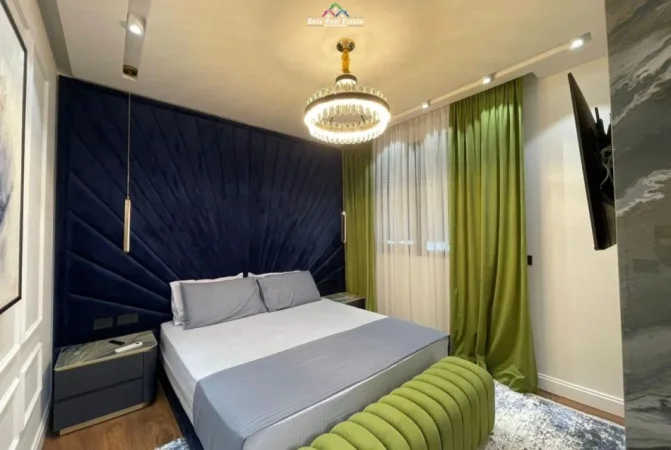 Tirane, jepet me qera apartament 3+1 Kati 0, 360 m² 4.500 € (Teg)