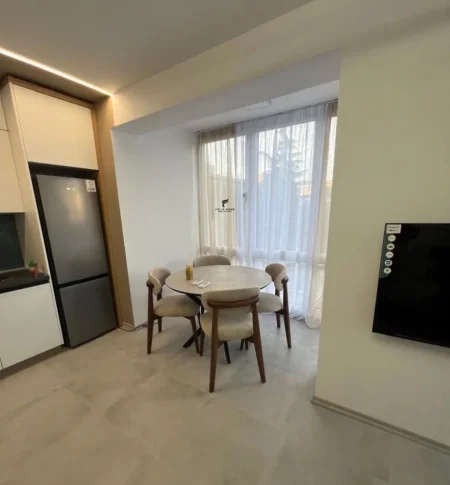 Tirane, jepet me qera apartament 2+1+Ballkon Kati 4, 70 m² 650 € (PAZARI I RI)
