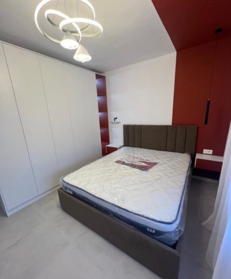 Tirane, jepet me qera apartament 2+1+Ballkon Kati 4, 70 m² 650 € (PAZARI I RI)