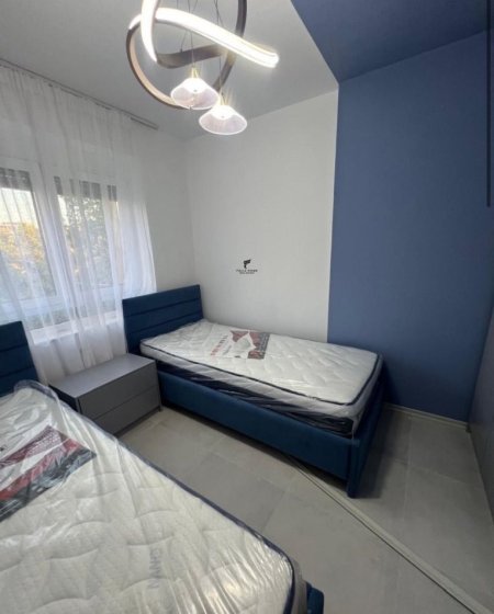 Tirane, jepet me qera apartament 2+1+Ballkon Kati 4, 70 m² 650 € (PAZARI I RI)
