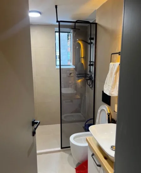 Tirane, jepet me qera apartament 2+1+Ballkon Kati 4, 70 m² 650 € (PAZARI I RI)