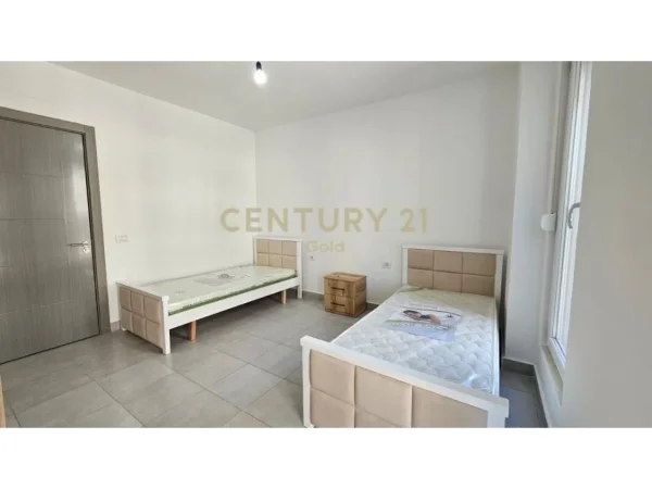 Tirane, jepet me qera apartament 2+1 Kati 3, 115 m² 500 € (5 maji)