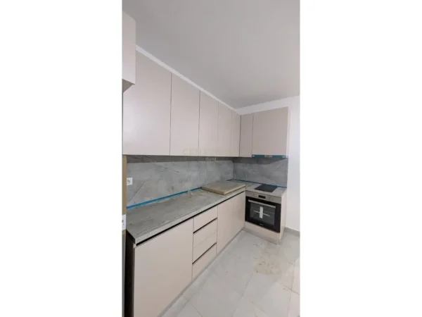 Tirane, jepet me qera apartament 2+1 Kati 3, 115 m² 500 € (5 maji)