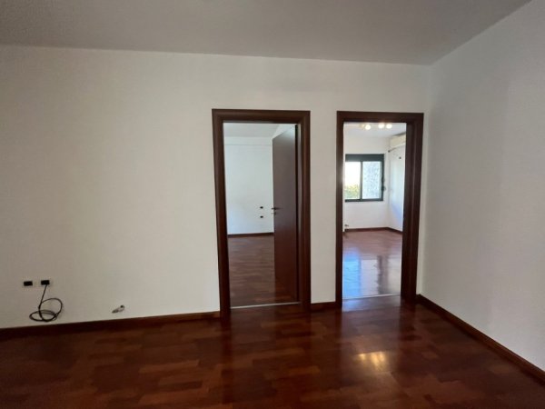 Tirane, jepet me qera zyre Kati 2, 89 m² 800 € (ASTIR , BULEVARDI MIGJENI)