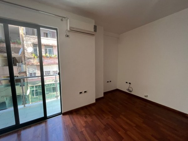 Tirane, jepet me qera zyre Kati 2, 89 m² 800 € (ASTIR , BULEVARDI MIGJENI)