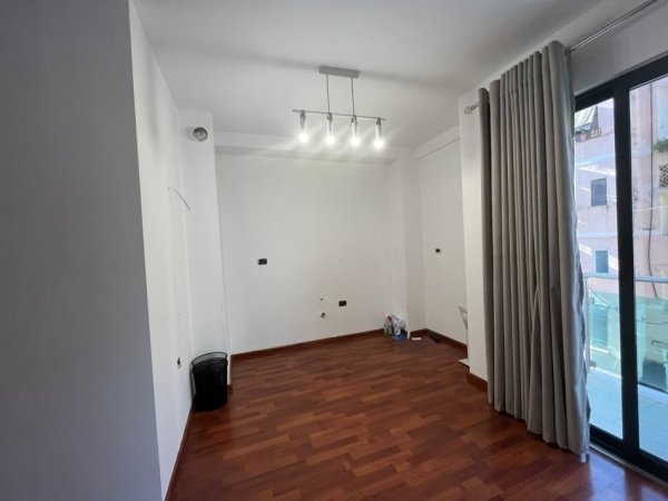 Tirane, jepet me qera zyre Kati 2, 89 m² 800 € (ASTIR , BULEVARDI MIGJENI)