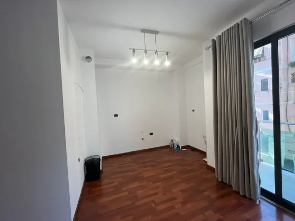 Tirane, jepet me qera zyre Kati 2, 89 m² 800 € (ASTIR , BULEVARDI MIGJENI)