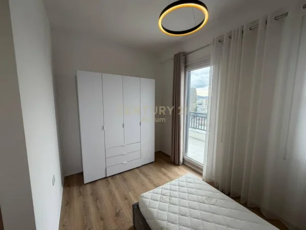 Tirane, jepet me qera apartament 2+1 Kati 8, 100 m² 650 € 