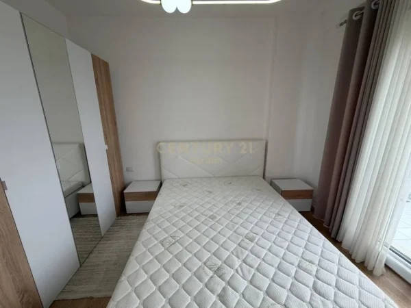 Tirane, jepet me qera apartament 2+1 Kati 8, 100 m² 650 € 