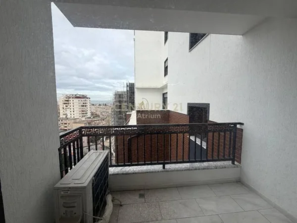 Tirane, jepet me qera apartament 2+1 Kati 8, 100 m² 650 € 