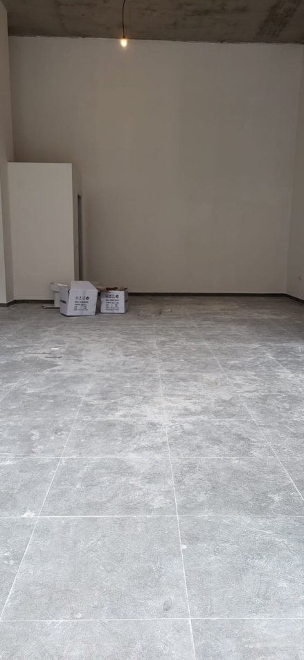 Tirane, jepet me qera dyqan Kati 0, 70 m² 2.100 € (RRUGA E BARRIKADAVE)