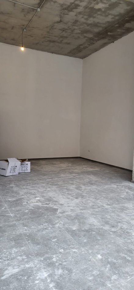 Tirane, jepet me qera dyqan Kati 0, 70 m² 2.100 € (RRUGA E BARRIKADAVE)