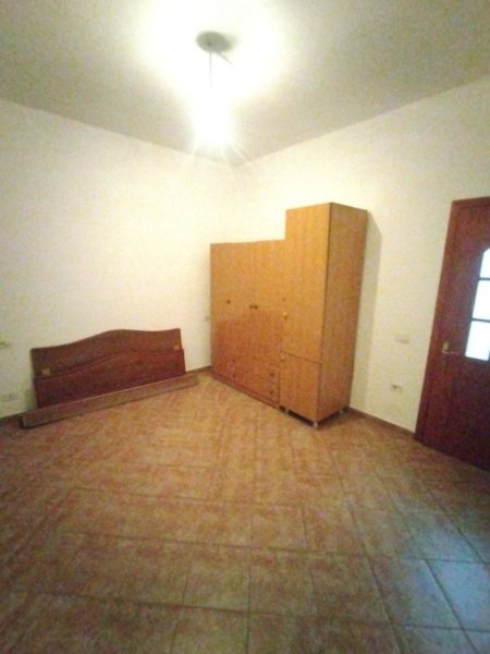 Tirane, jap me qera shtepi 1+1+Ballkon Kati 0, 60 m² 250 € (Rruga Teki Selenica)