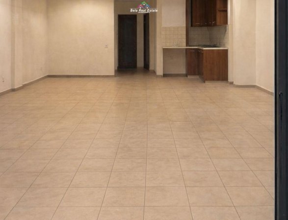 Tirane, jepet me qera dyqan Kati 0, 70 m² 2.100 € (Rruga e Barrikadave)