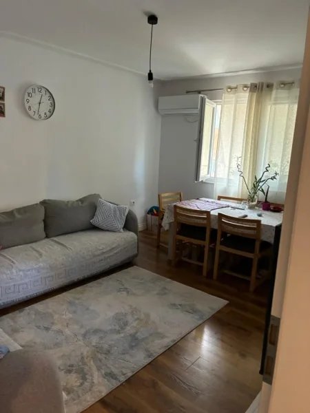 Tirane, shitet apartament 2+1 Kati 3, 75 m² (Rruga Kongresi I Lushnjes. Mbas Hotel Mondjal)