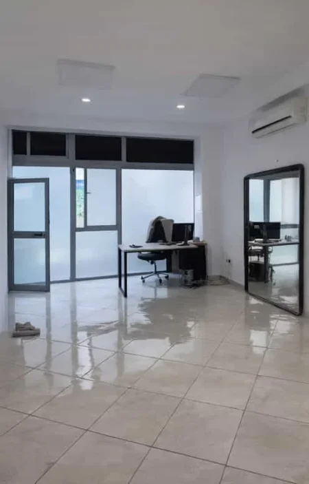 Tirane, shes dyqan Kati 0, 73 m² 150.000 € (Rruga Mikel Maruli)