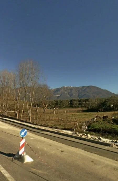 Tirane, shes toke , 3.850 m² 840.000 € 