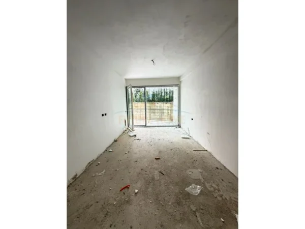 Tirane, shes apartament 2+1+Ballkon Kati 1, 124 m² 220.000 € (Paskuqan)