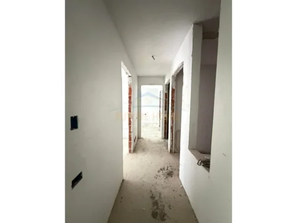 Tirane, shes apartament 2+1+Ballkon Kati 1, 124 m² 220.000 € (Paskuqan)