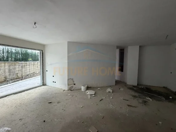 Tirane, shes apartament 2+1+Ballkon Kati 1, 124 m² 220.000 € (Paskuqan)
