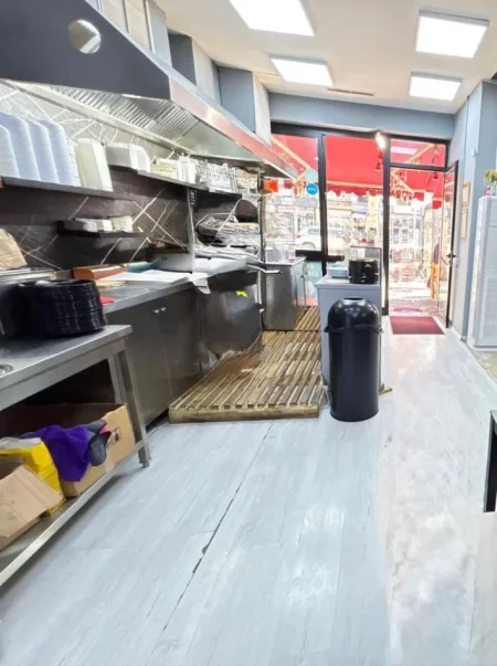 Tirane, jepet me qera ambjent biznesi Kati 0, 40 m² 2.900 € 