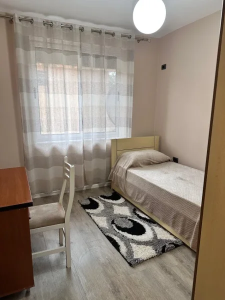 Tirane, jepet me qera apartament 2+1 Kati 2, 75 m² 700 € 