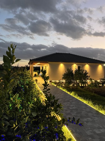 Ofroj instalime elektrike për shtëpi, biznese dhe lokale – Fier