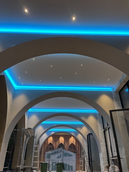 Ofroj instalime elektrike për shtëpi, biznese dhe lokale – Fier