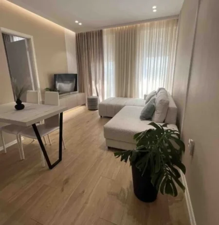 Tirane, jepet me qera apartament 1+1+Ballkon Kati 8, 60 m² 620 € 