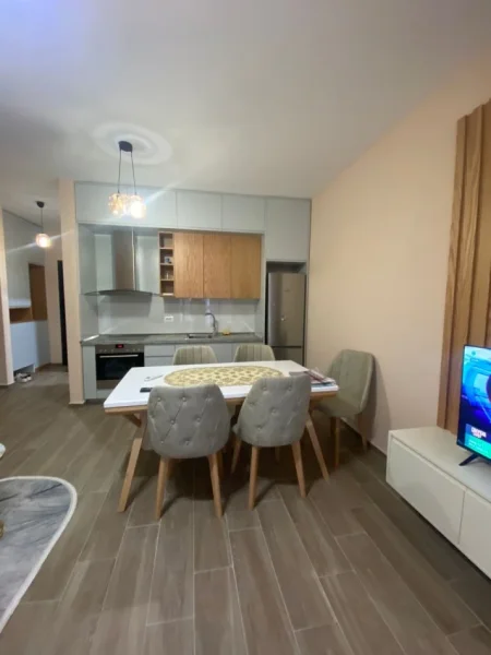 Tirane, jepet me qera apartament 2+1+Ballkon Kati 3, 96 m² 1.000 € (Kodra e Diellit 1)