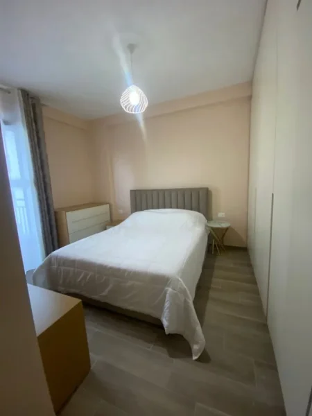 Tirane, jepet me qera apartament 2+1+Ballkon Kati 3, 96 m² 1.000 € (Kodra e Diellit 1)