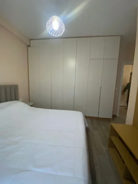 Tirane, jepet me qera apartament 2+1+Ballkon Kati 3, 96 m² 1.000 € (Kodra e Diellit 1)