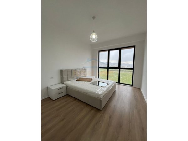 Tirane, jepet me qera apartament 2+1+Ballkon Kati 5, 93 m² 650 € (Unaza e Re)