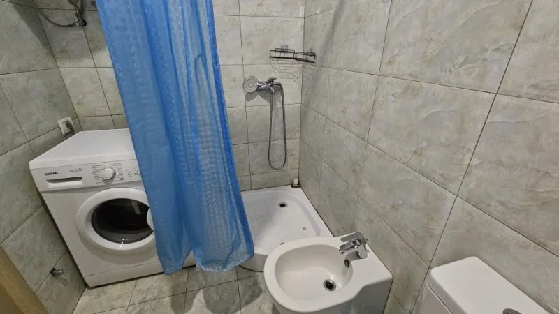 Tirane, jepet me qera apartament 1+1+Ballkon Kati 5, 68 m² 40.000 € 