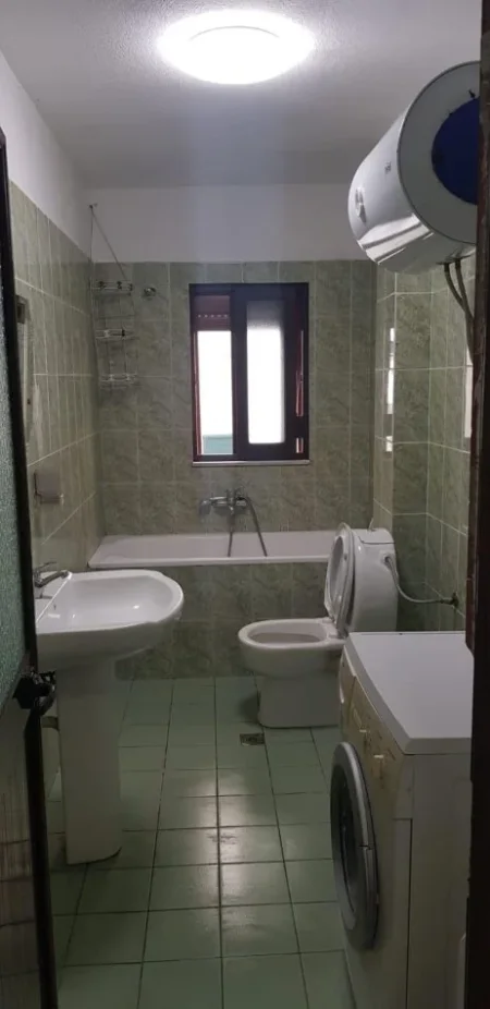 Tirane, jepet me qera apartament 2+1 Kati 3, 90 m² 600 € (Sheshi Willson)