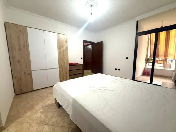 Tirane, jepet me qera apartament 2+1+Aneks Kati 3, 110 m² 550 € (Stacioni i Trenit)